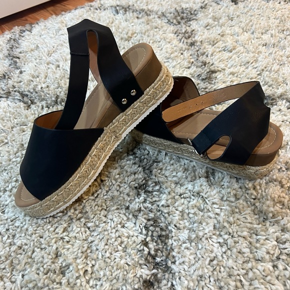 Platform sandals - Picture 3 of 4